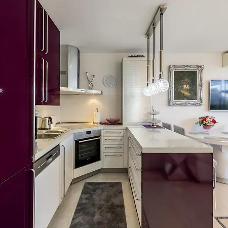 Apartment Luxury B&r *** *