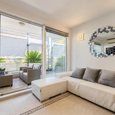 Apartment Luxury B&r ***